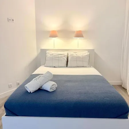 Comfortable 3 Bedroom Santa Apolónia