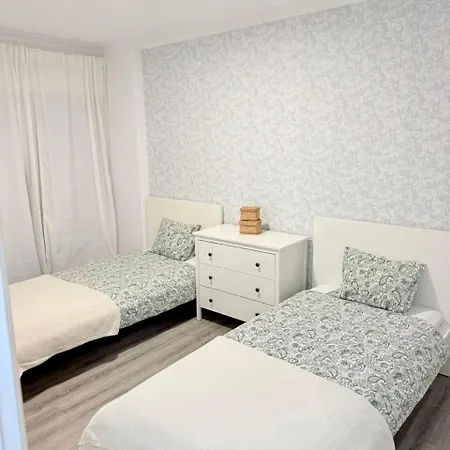 Comfortable 3 Bedroom Santa Apolonia * Lisboa